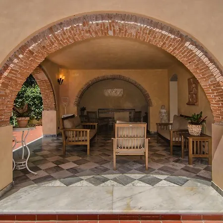 Hotel Cavalieri Del Mare 3*