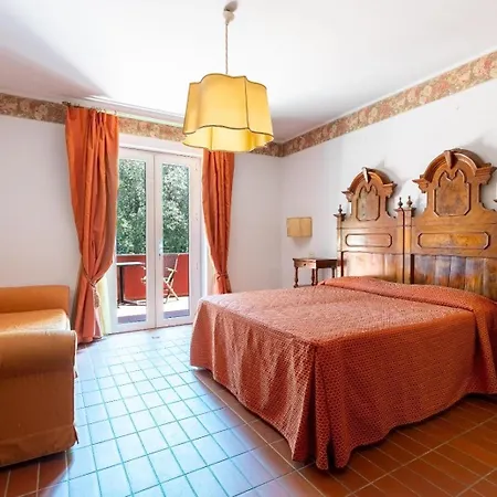 Hotel Cavalieri Del Mare 3*